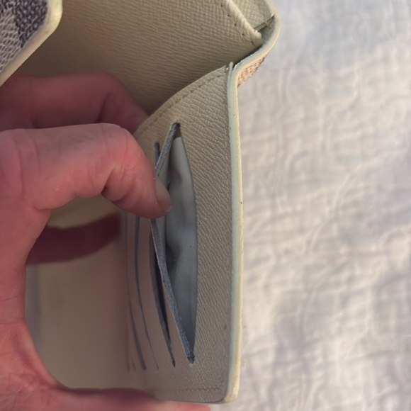 Cream Wallet - Picture 6 of 8